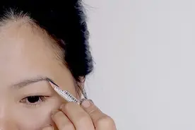新手必看！几步就能学会，配合眉笔眉粉的画眉手法教程