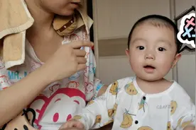 八个月宝宝终于会喊妈妈了，发音清晰，妈妈很感动，真聪明！视频封面