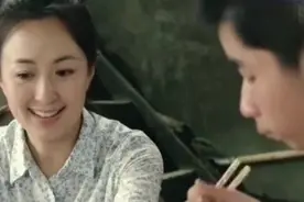 好心大姐帮助三个孩子，孩子长大拿着数百万来报答好心大姐！