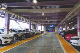探访西安小寨大型楼顶停车场 这车是怎么开上去的 你知道吗视频封面