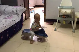 气温这么高，18个月宝宝一刻也不得闲，难道小孩子不知道热吗