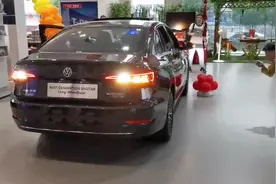 4S实拍新速腾猛石黑，真不愧有小号迈腾之称