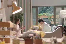 暖男宁医生，陪女友熬夜贴心工作，甜甜腻腻撒狗粮视频封面