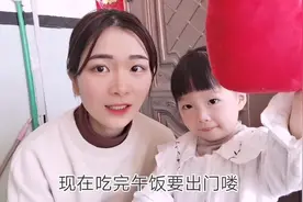 “熊孩子”把一瓶满的洗衣液倒进洗衣机，妈妈该如何处理教育？