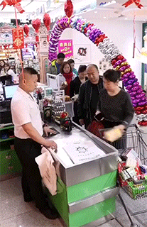 一直很好奇，男厕所常见这种标语。不知道女厕所的标语是什么
