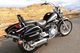 国产美式太子车！2L油耗跑600公里，150CC电喷引擎，颜值极度舒适视频封面