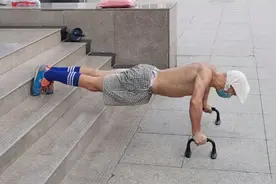 练俯卧撑确实累，比跪姿推腹肌轮累多了，脑出血后遗症，我的感受视频封面