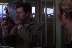 小伙竟用吃完的鱼骨拼成一把枪