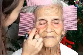 逆天的化妆术，87岁老奶奶化了妆之后，效果绝对惊艳了众人！视频封面