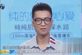 妹子穿短裙逛街不方便系鞋带，求助男友遭拒还冷眼旁观！视频封面