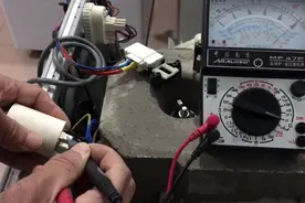 详解全自动滚筒洗衣机的工作原理与维修技术16视频封面