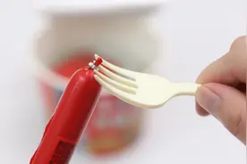 原来火腿肠上藏着个“点”，轻轻一戳就能打开，实用，又学会一招视频封面