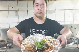 吃甲鱼不清炖不红烧，直接调酱料锡纸包，锡纸烤甲鱼麻辣酱香味浓视频封面