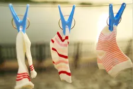 脏袜子总是洗不干净，教你在水里加点这东西，洗完袜子又焕然一新