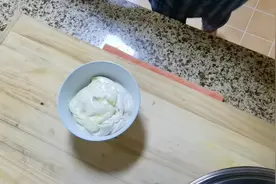 用老酵子这样发面，做出的馍馍暄软，可口。视频封面