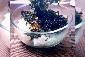 200克米饭加半袋海苔这样吃，实在太香了，做法简单，太解馋了。