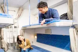 坐火车卧铺时买上铺好还是下铺好？看完再也不吃这哑巴亏！