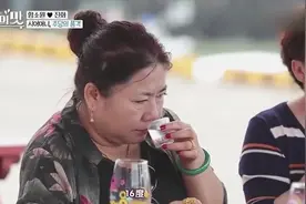 中国婆婆喝韩国有名的烧酒：感觉像兑了水？韩国人听了吓一跳！视频封面