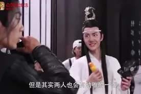 王一博调皮用风扇吹自己的嘴,肖战盯着他不说话视频封面