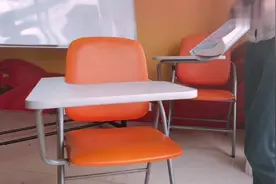 简历做的很精致，但是面试官不会看那么厚的简历的视频封面