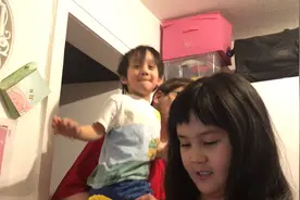 德国老爸帮混血儿子扎头发，哎呀妈呀，超像女儿...视频封面