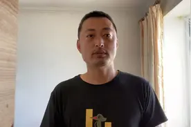 嗓子疼牙龈疼可以用西瓜粘盐，辣椒吃了太辣也可以用盐去除辣味。视频封面