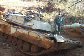 当坦克陷入泥中，感受一下美国大兵的快乐，静听来自M1A1的咆哮视频封面
