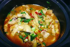 鱼肉别在红烧了，加入一瓶啤酒，鱼肉鲜嫩，好吃得连汤汁都不剩