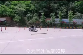 都说摩托车驾驶证不好考，看看大飞今天考的怎么样。视频封面