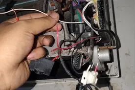 空调故障显示E3内机滚筒不转，维修过程值得一看，都是老鼠惹的