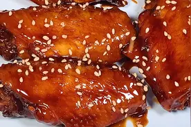 一斤冷冻鸡翅，跟王刚老师学的可乐鸡翅做法，不知道能否成功呢