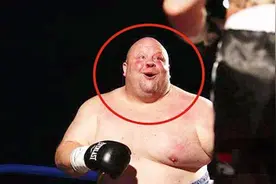 300斤肥肉胖到没脖子，却横扫拳击界各路高手！挨他一拳就倒地视频封面