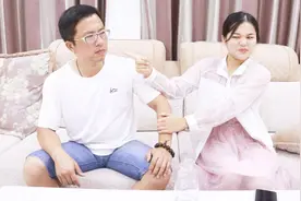 老婆问老公：啥东西明明是圆的，别人却说它是方的呢？太逗了视频封面