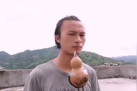 C调葫芦丝演奏《甜蜜蜜》原唱：邓丽君！视频封面