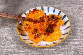 红萝卜加一勺面粉，主食和菜一锅出，饱腹扛饿，好吃不易发胖。视频封面