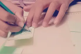 今天教大家怎么做一个纸电脑