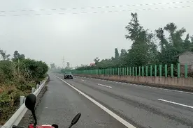 泸永高速公路与港城大道交汇处，泸州泸县融入重庆1小时经济圈！视频封面