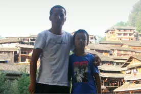 兴来每独往,胜事空自知. 行到水穷处,坐看云起时.