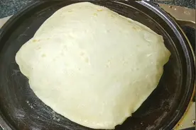 这才是鸡蛋灌饼简单的做法，半烫面，一揉一擀，张张鼓大泡