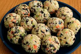 包菜不要炒着吃了，加上一碗糯米，这样做天天吃不腻，上桌就抢光