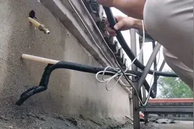 用了15年的太阳能热水管老化断裂，最后客户付了70元，够吗？视频封面