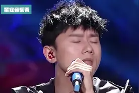 张杰演唱会双胞胎女儿萌音首秀，隔空合唱情歌，太可爱了！视频封面