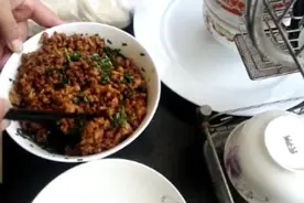 朋友教的饺子馅的做法:熟肉配生韭菜，方便又好吃，吃了一大碗