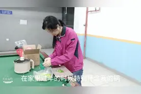 富士康打工妹老实巴交，受委屈了只会躲在被窝里偷偷流泪！视频封面