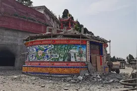 射洪高达30米白衣观音巨像，突然之间被拆，原因居然是太高了视频封面