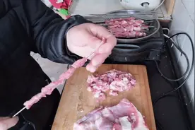 远嫁北京郊区小老公又派活，看怎样穿串又快又好吃，不会的看过来