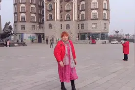 河北新乐市有个特别漂亮的河北美院，走进去仿去了欧洲。