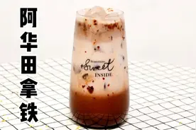 拿铁咖啡是意大利浓缩咖啡（Espresso）与牛奶的经典混合