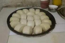 农村大妈用传统手法，蒸出松软醇香的馒头，原来她的手法全在这里视频封面