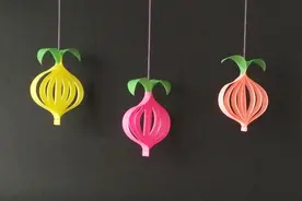 手工挂饰萝卜花，几根纸条就能完成，六一儿童节小朋友装饰教室视频封面